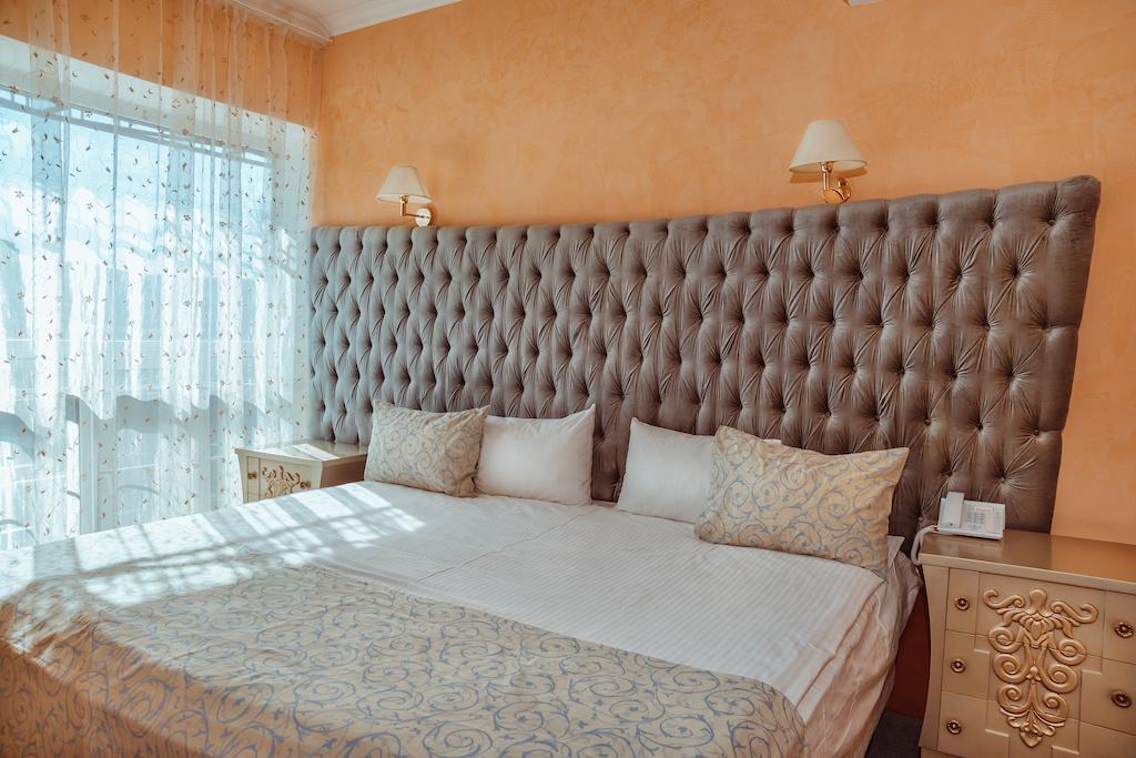 Premier Hotel Shafran Sumy Værelse billede